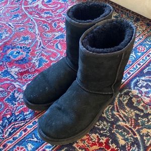 UGG classic short boot in black, size 10 euro 41